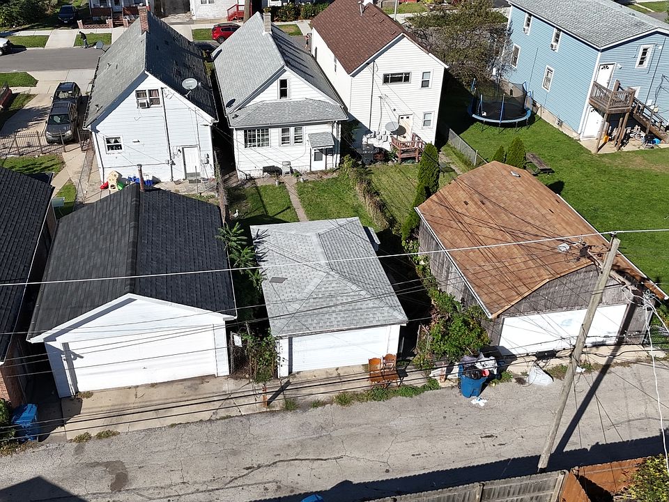 2nd image of 232 E 24th St
