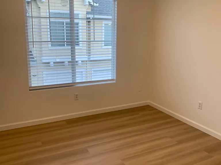 230 Wildrose Cmn #1 — Photo 12
