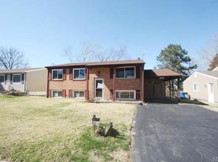 11823 Foxwood Dr, Maryland Heights, MO