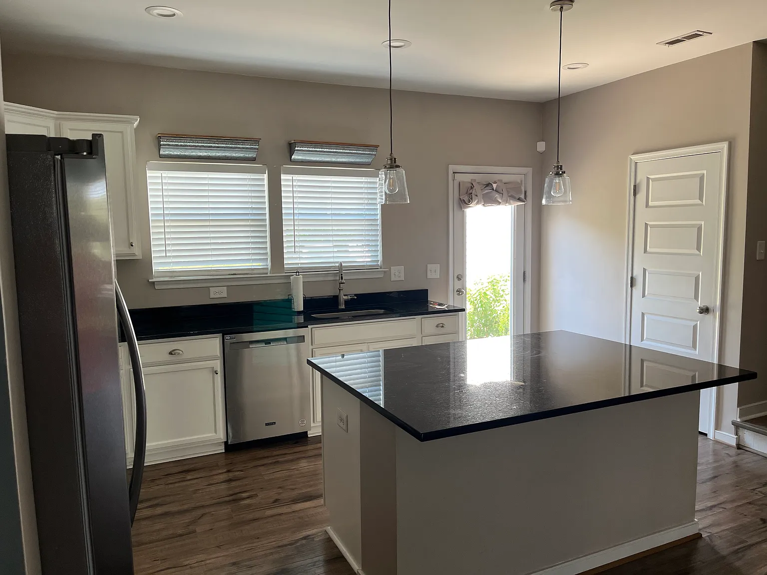 3 bed, 1520 sqft, $2,500 — Photo 4