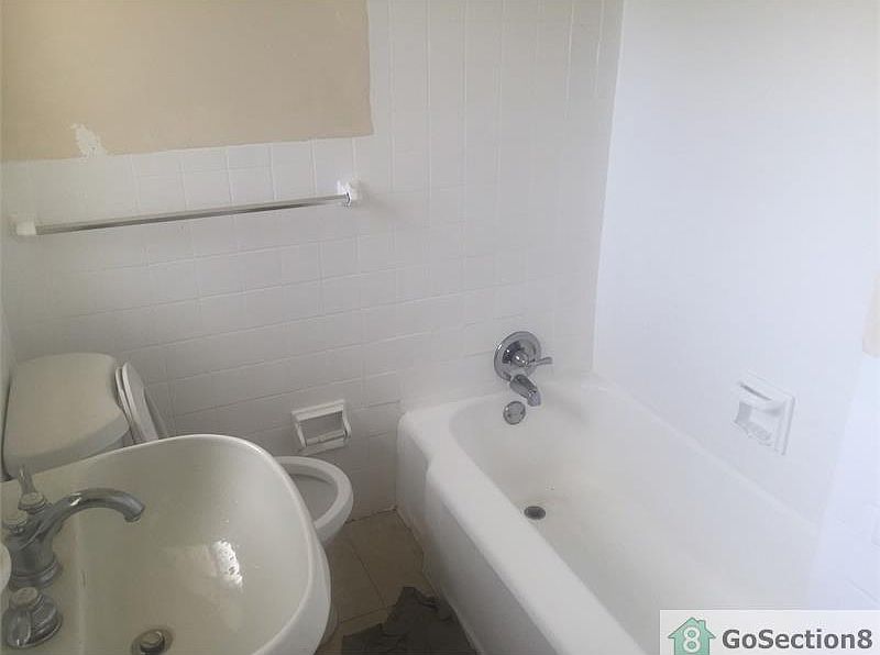 2nd image of 342 NW 77th St