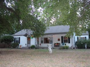 1009 N 9th St, Perry, OK 73077