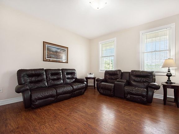 4th image of 5924 Hidden Oak Ave
