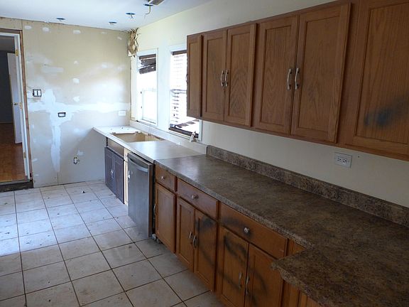 4th image of 1522 Grove Dr
