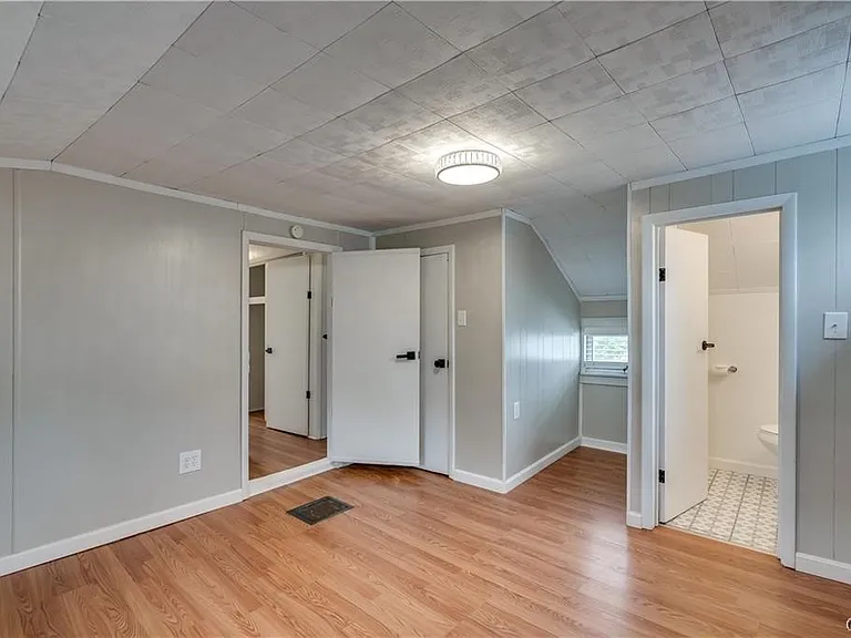 822 Lawrence St — Photo 38