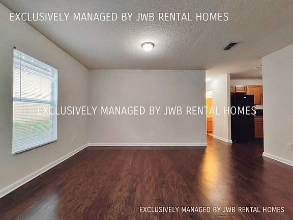 4th image of 8425 India Ave