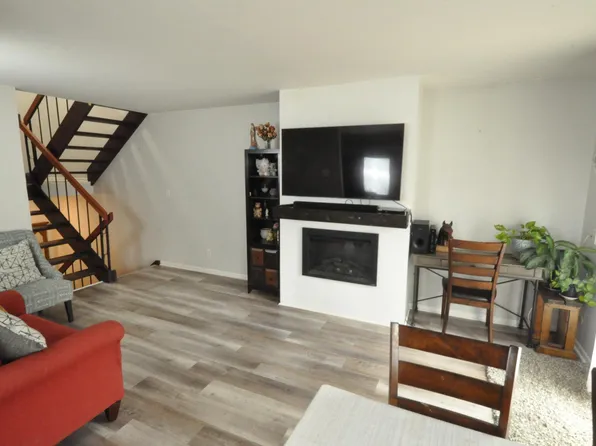 3271 Valley Ridge Dr #33, Saint Paul, MN 55121