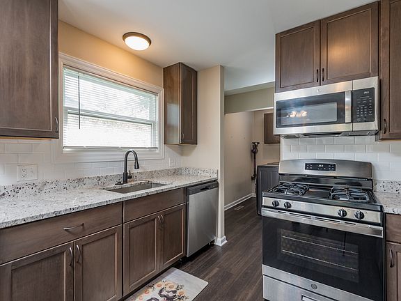 5th image of 36548 N Edgewood Dr