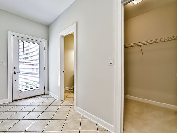 3rd image of 2722 W Dakin St #9