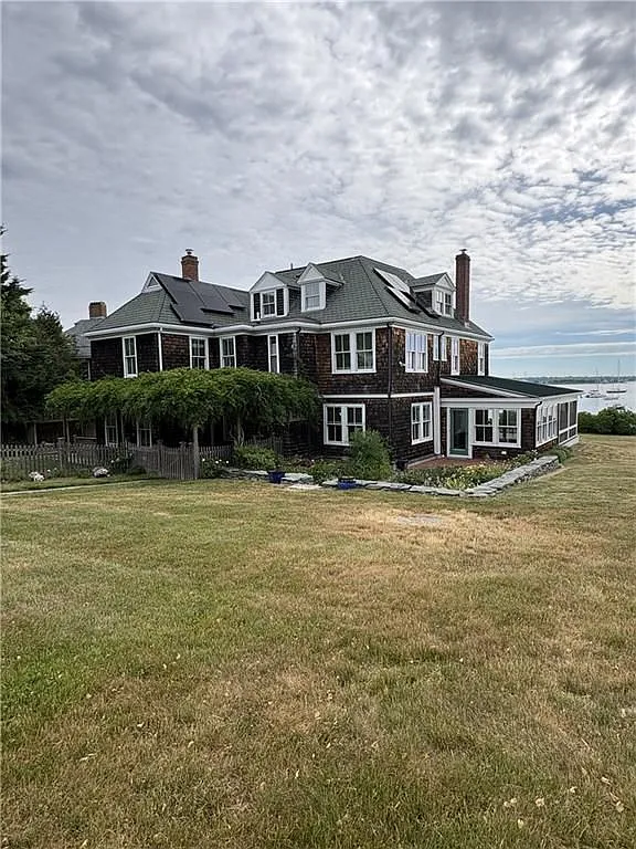6 bed, 6.0 bath, 4927 sqft, $6,000 — Photo 2