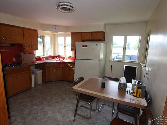 3rd image of 502 W Crump St