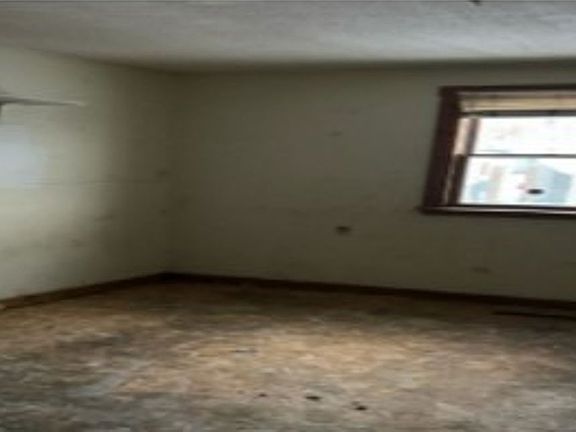 5th image of 183 E Mark St