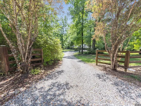 7000 Barrow Creek Dr, Saint Francisville, LA 70775