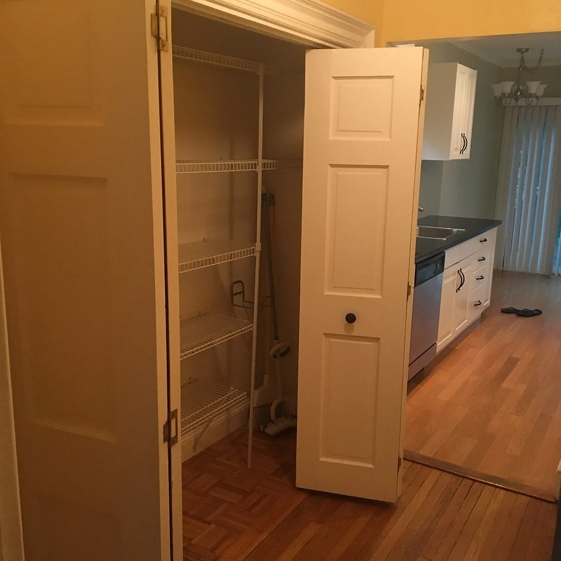 3 bed, 2.0 bath, 1200 sqft, $3,500 — Photo 2