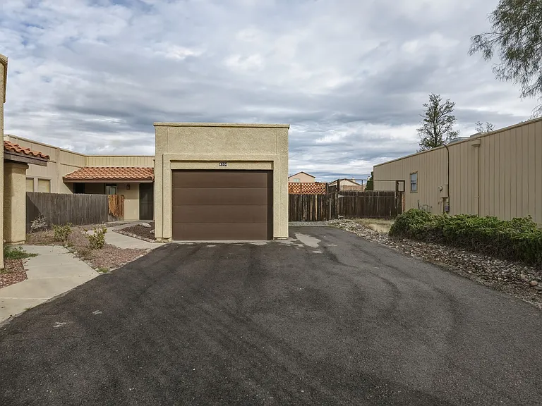 4304 W Pyracantha Dr — Photo 28