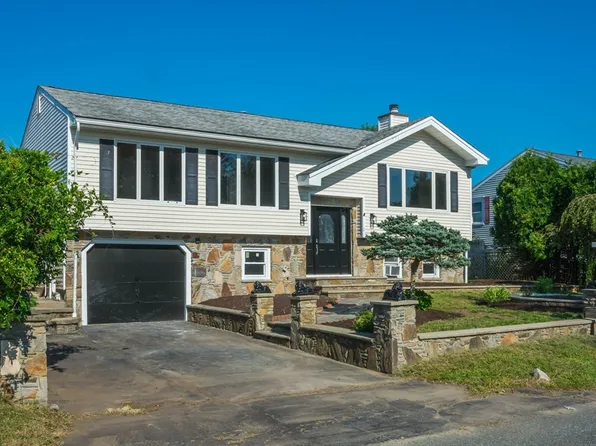 21 Heritage Ct, New Bedford, MA 02745