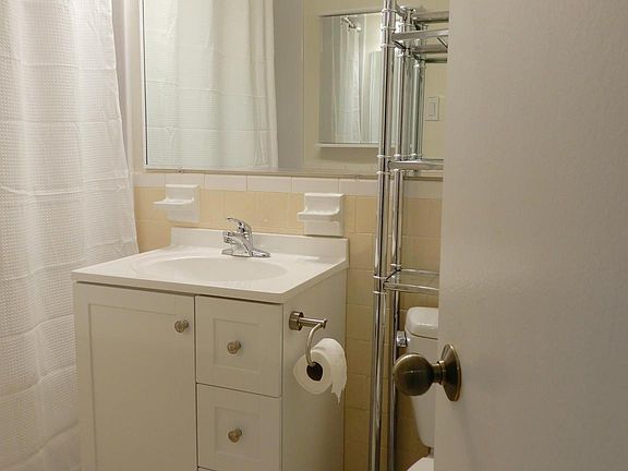 2nd image of 1921 Wilson Ln APT 201