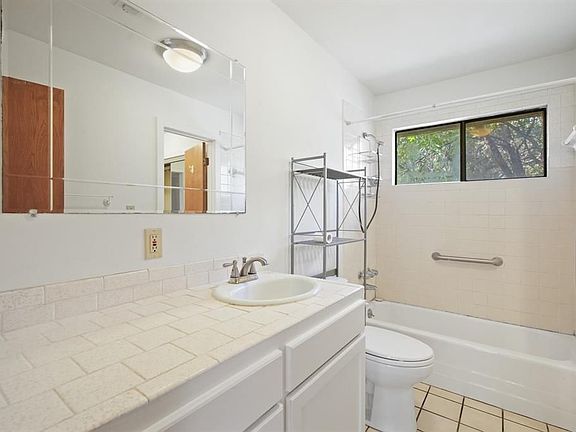 5th image of 405 Eagle Lookout Dr APT B