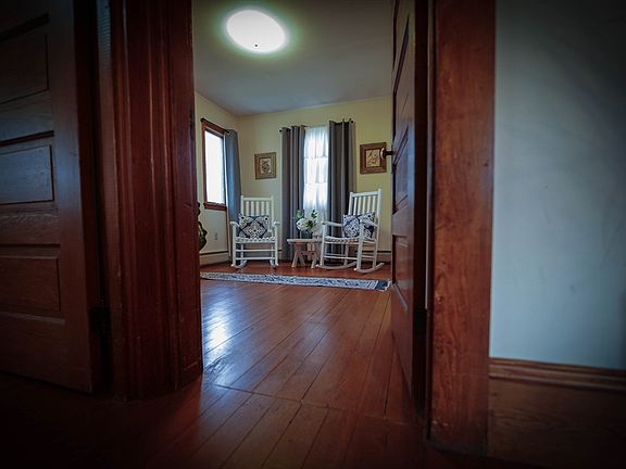 4th image of 288 Lawrence St