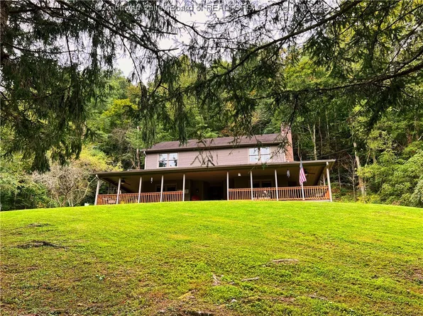 470 Westmont Ln, Sissonville, WV 25320