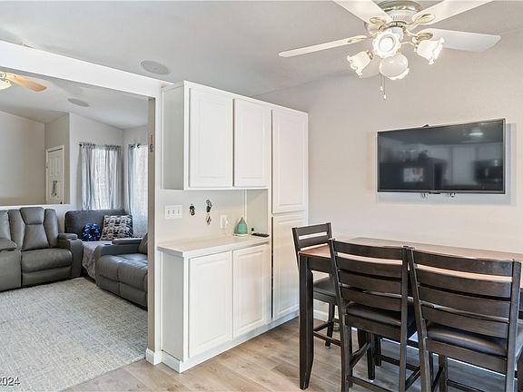 4th image of 3652 Wild Willow St