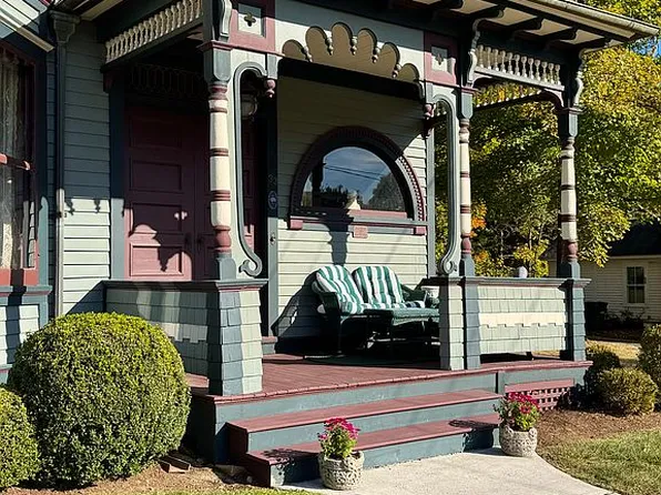 33 S Main St, New Milford, CT 06776