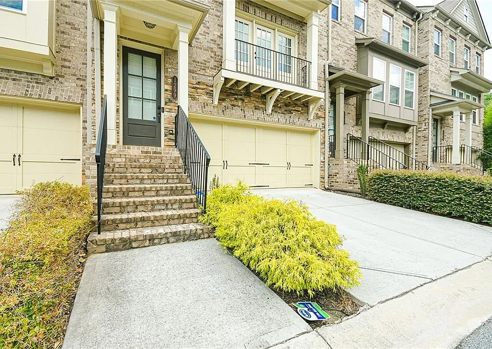 1299 Linden Ct NE