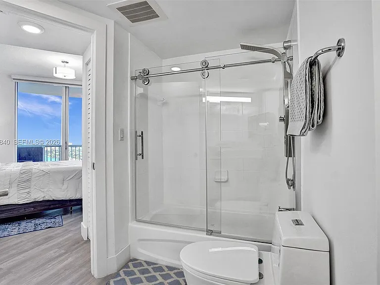 1750 N Bayshore Dr #3802 — Photo 21