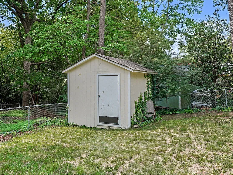 605 Sawmill Rd — Photo 22