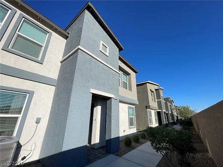 9383 Jade Mesa St — Photo 2