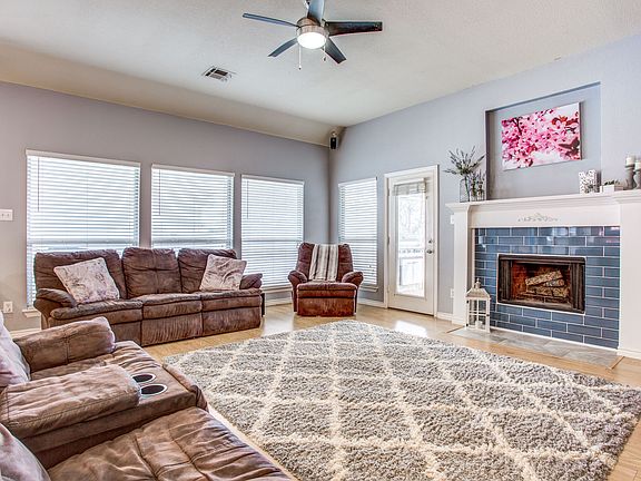 9906-maple-dr-providence-village-tx-High-Res-5.jpg