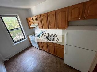3206 35th Ave #2L, Astoria, NY 11106