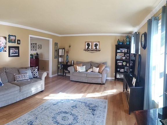 5th image of 301 Hillcrest Dr