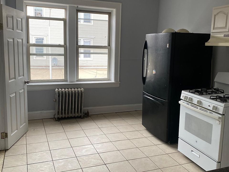2nd image of 901 Hunterdon St Floor 2