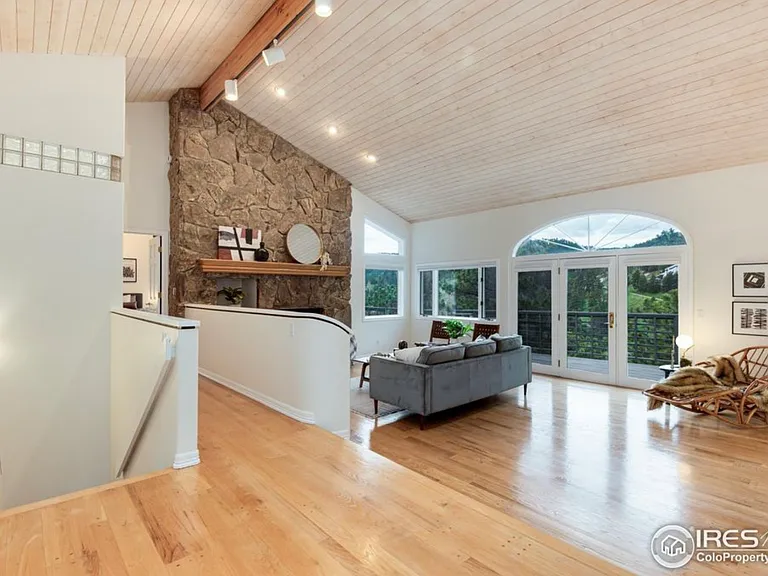 142 Meadowlook Way — Photo 4
