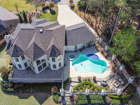 3rd image of 284 Bayview Dr
