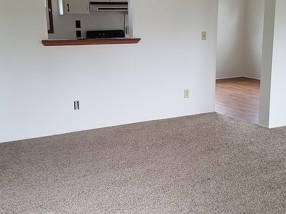 3rd image of 1050 Kelly Dr