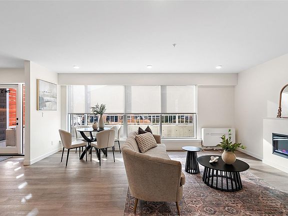 3rd image of 1102 Esquimalt Rd #Townhouse 5