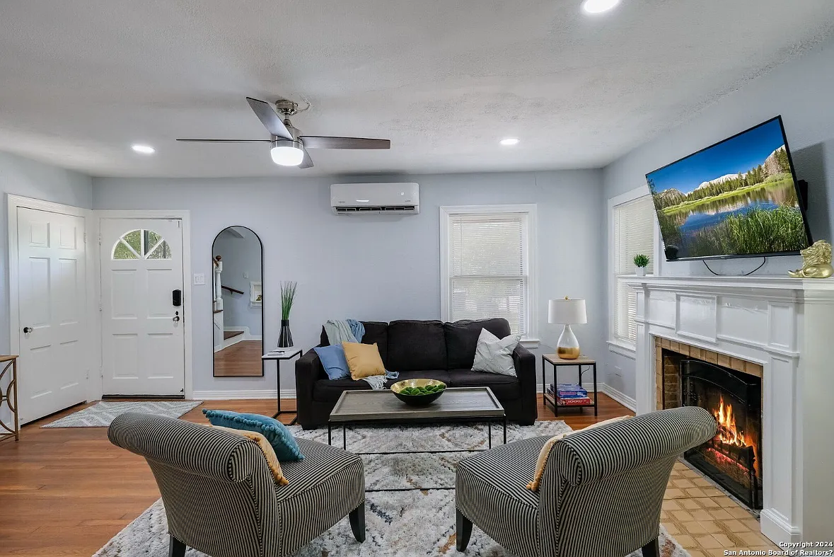 2 bed, 1.5 bath, 1400 sqft, $2,400 — Photo 4