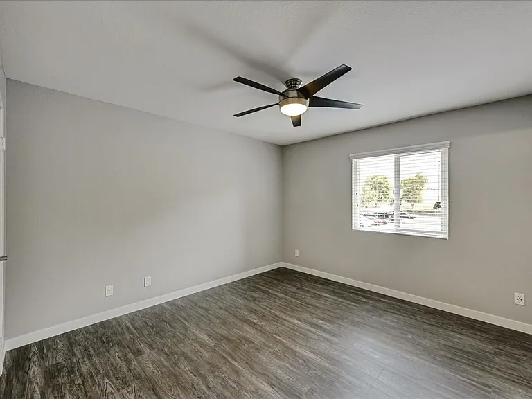 Corona Pointe Resort — Photo 41
