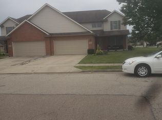 2324 Meadowpoint Dr, Troy, OH 45373