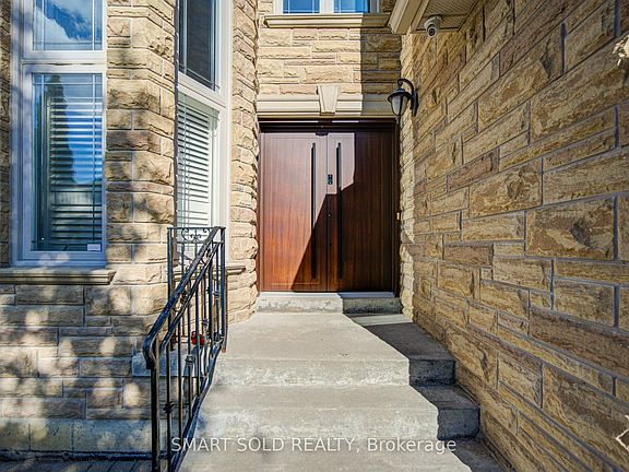 5th image of 61 Aladdin Cres