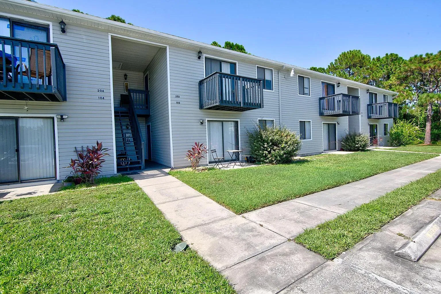 2 bed, 850 sqft, $1,395 — Photo 1