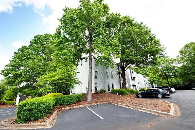 2728 Commonwealth Avenue Charlotte — Photo 4