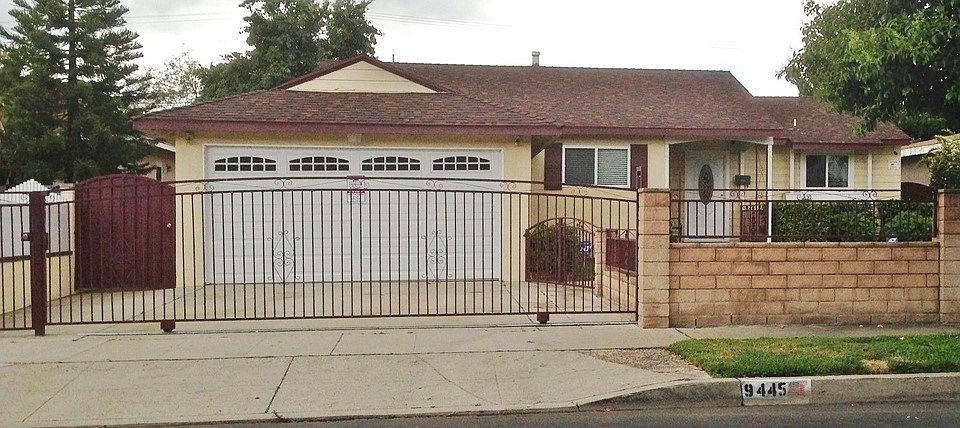 2nd image of 9445 Canterbury Ave