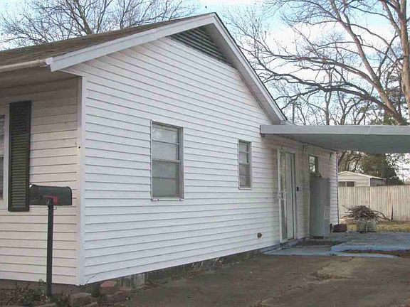 3rd image of 707 Balfour Rd