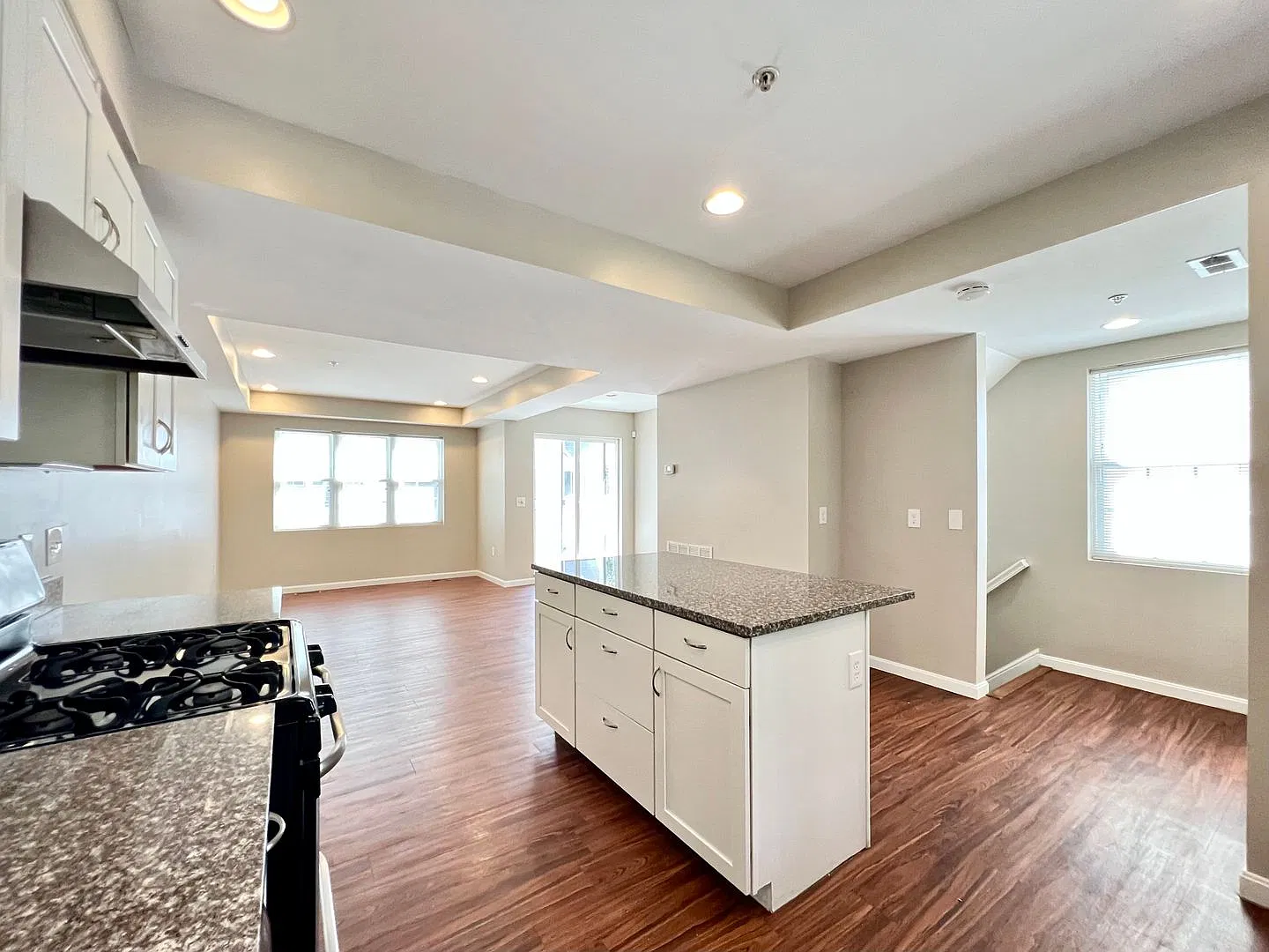 Modern Tremont Townhome with Attached Garage | 3 Bedrooms, 1.5 Bathrooms — Photo 4