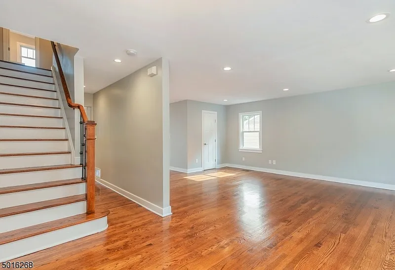 3 bed, 2.5 bath, $4,350 — Photo 3