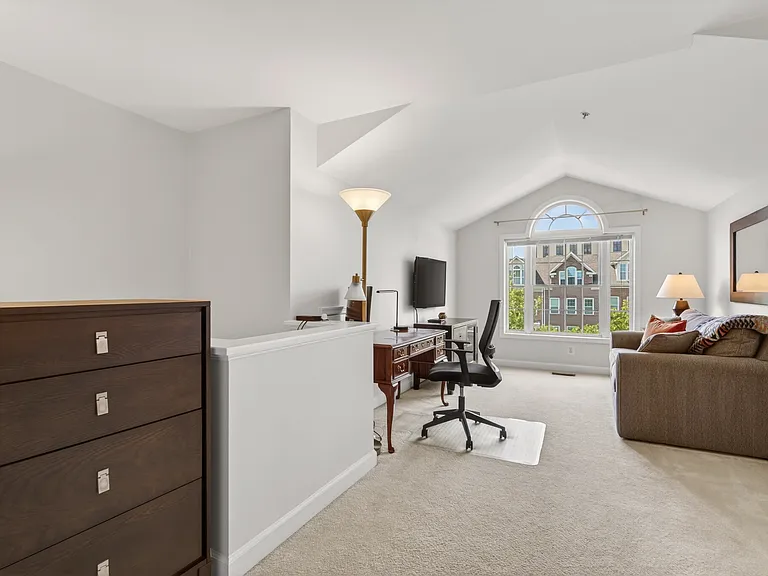772 N Wakefield St — Photo 56