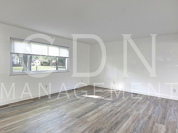 4th image of 589 Wilson Dr
